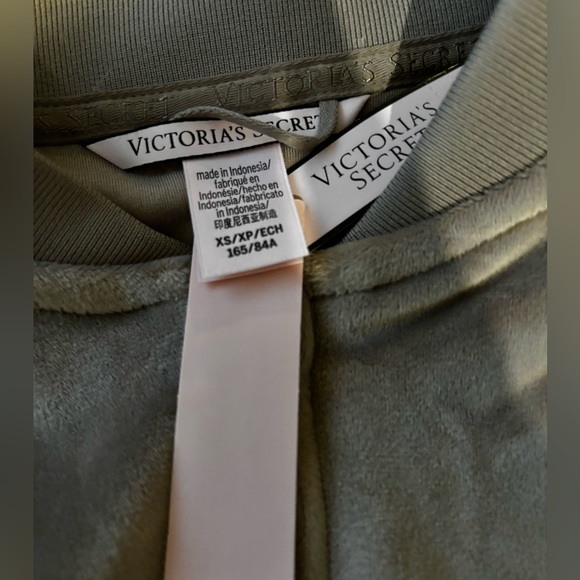 NWT - Victoria Secret Velour Set - Picture 4 of 12